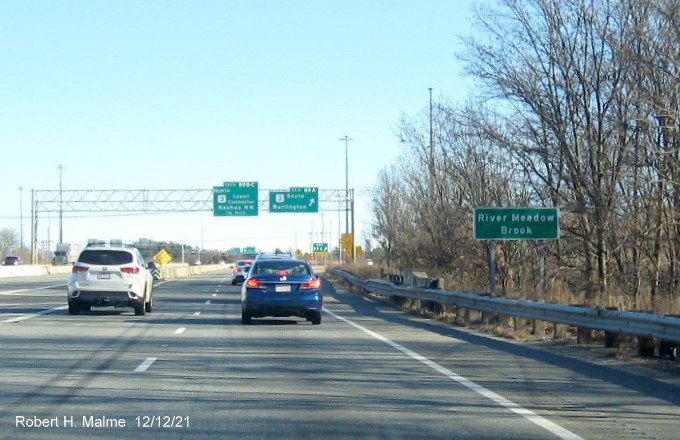 Image of recently placed bridge crossing sign on I-495 North in Chelmsford, December 2021