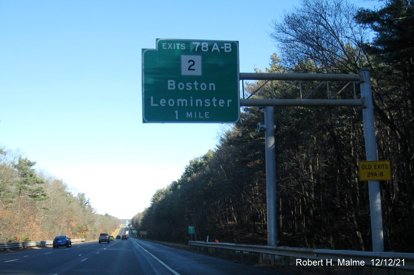 Image of newly placed support post for 1 mile advance overhead sign after the old sign for MA 2 exit on I-495 North in Littleton, December 2021
