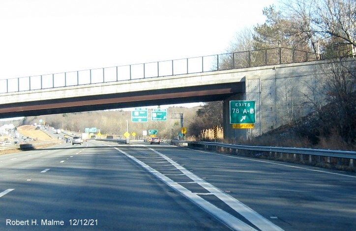Image of gore sign for MA 2 exits C/D lane with new milepost based exit numbers on I-495 North in Littleton, December 2021