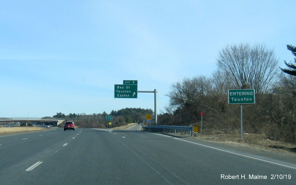 Image of recently placed overhead ramp sign for Bay Street exit on I-495 South in Taunton in July 2018