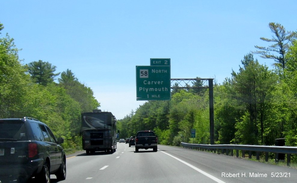 Image of 1 mile advance overhead sign for MA 58 North exit with no change in exit number on I-495 South in Wareham, May 2021