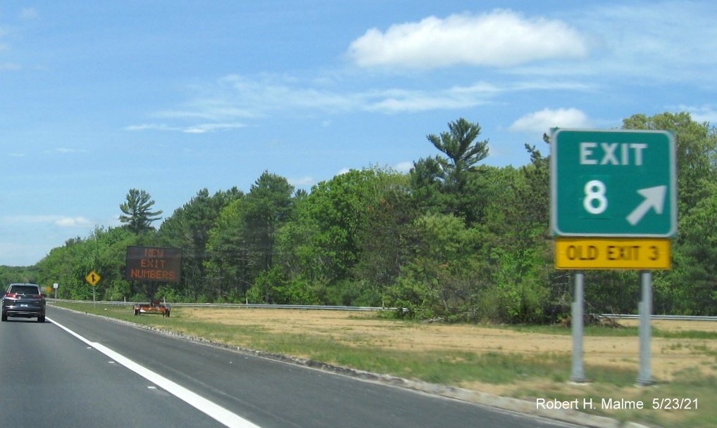 Image of gore sign for MA 28 exit with new milepost based exit number and yellow Old Exit 3 sign attached below on I-495 North in Middleboro, May 2021