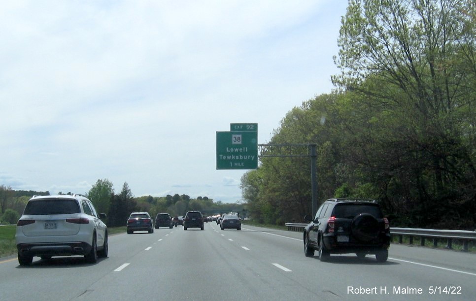 Image of newly placed 1 mile advance overhead sign for MA 38 exit on I-495 South in Tewksbury, May 2022