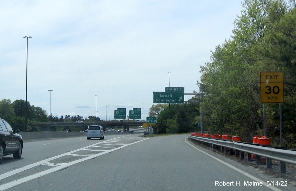 Image of recently placed overhead ramp sign for Lowell Connector exit on I-495 South in Chelmsford, May 2022