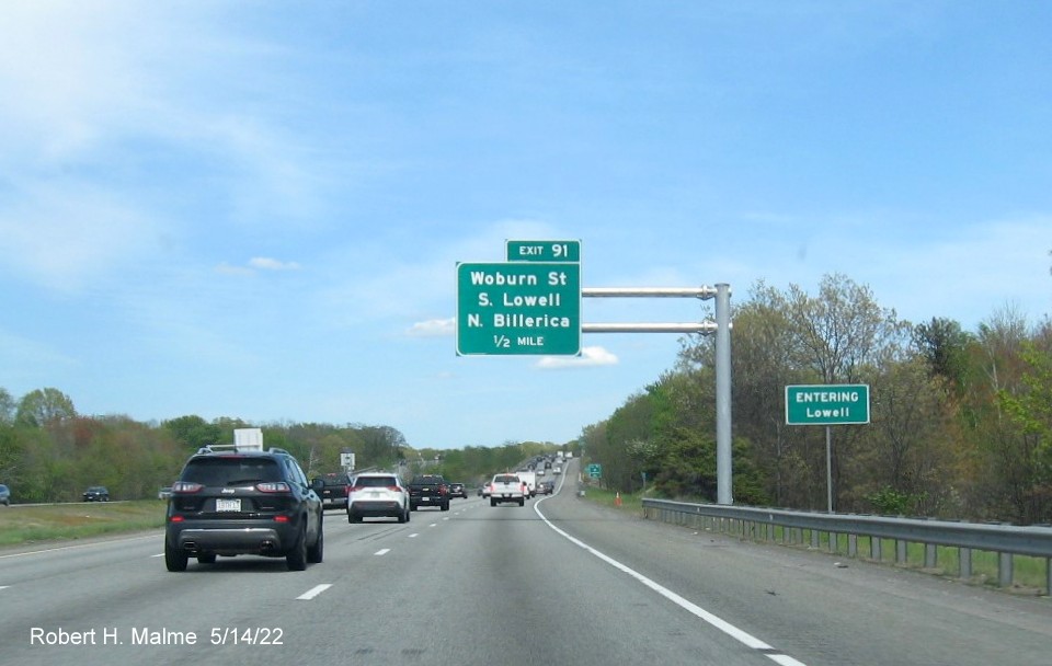 Image of recently placed 1/2 mile advance overhead sign for Woburn Street exit on I-495 North in Lowell, May 2022