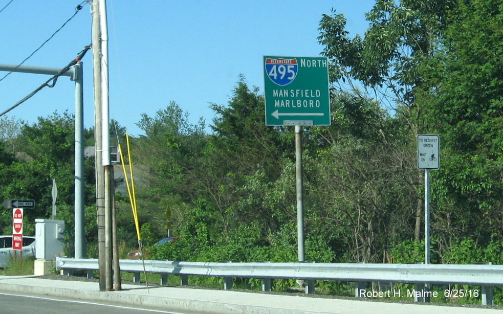 Image of ramp guide sign on MA 138 North in Raynham in June 2016