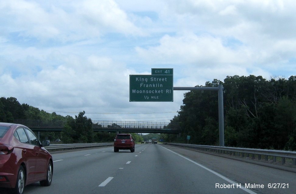 Image of 1/2 mile advance overhead sign for King Street exit with new milepost based exit number on I-495 South in Franklin, June 2020