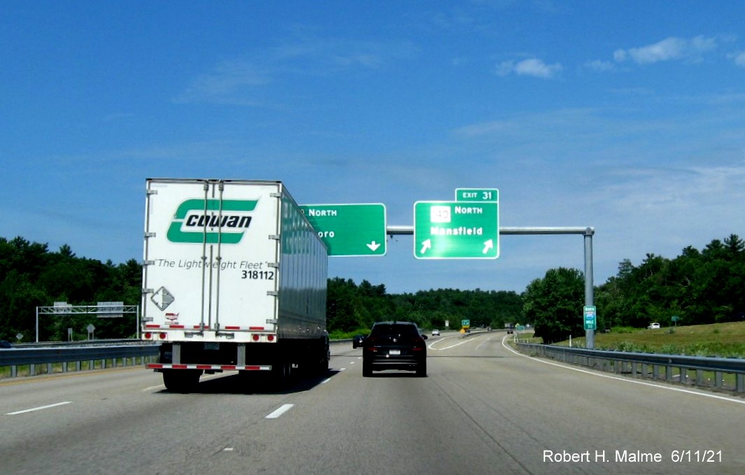 Image of overhead ramp sign for MA 140 North exit with new milepost based exit number on I-495 North in Mansfield, June 2021