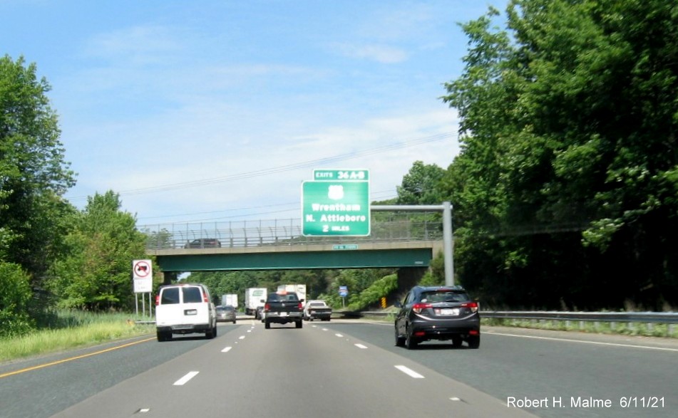 Image of 2 Miles advance overhead sign for US 1 exits with new milepost based exit numbers on I-495 North in Wrentham, June 2021