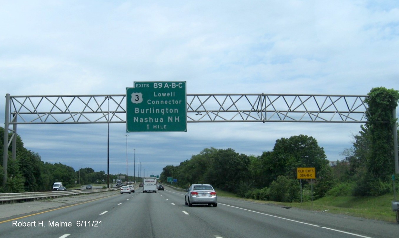 Image of 1 mile advance overhead sign for US 3/Lowell Connector exits with new milepost based exit numbers with separate Old Exits 35 A-C sign below on I-495 North in Chelmsford, June 2021