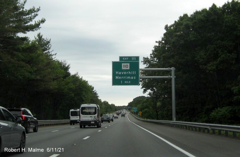 Image of 1 mile advance sign for MA 110 exit with new milepost based exit number but no Old Exit 52 advisory sign on I-495 North in Haverhill, June 2021