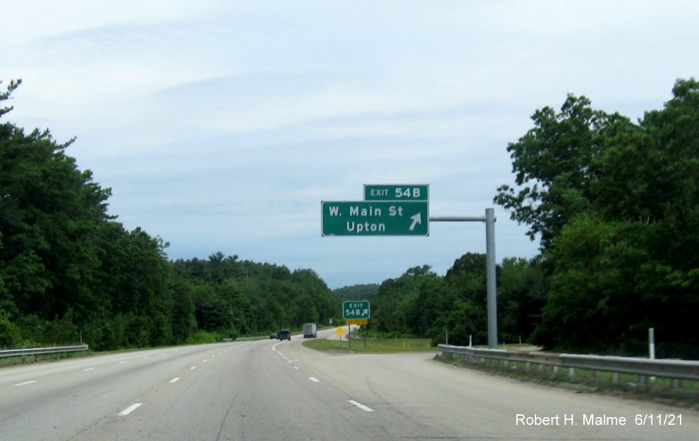 Image of overhead ramp sign for West Main Street west exit with new milepost based exit number on I-495 North in Hopkinton, June 2021