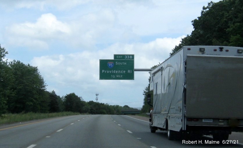 Image of 1/2 mile advance sign for I-95 South exit with new milepost based exit number on I-495 South in Mansfield, June 2021 