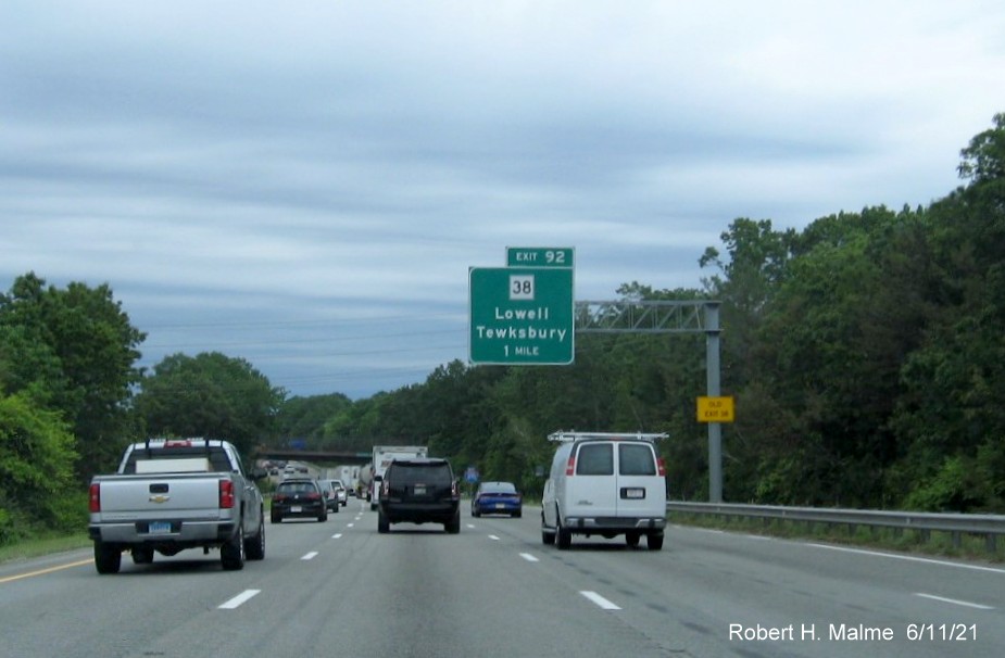 Image of 1 mile advance overhead sign for MA 38 exit with new milepost based exit number and yellow Old Exit 38 sign on support on I-495 North in Tewksbury, June 2021