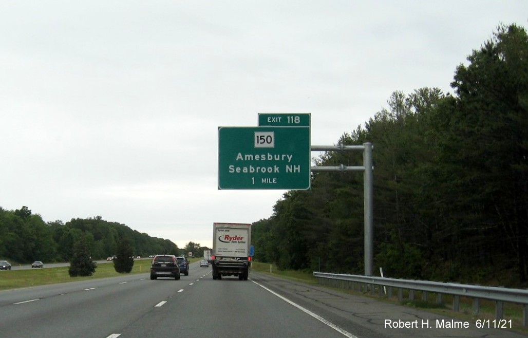 Image of 1 mile advance overhead sign for MA 150 exit with new milepost based exit number but no Old Exit 54 advisory sign on I-495 North in Amesbury, June 2021