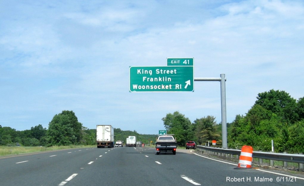 Image of overhead ramp sign for King Street exit with new milepost based exit number on I-495 North in Franklin, June 2021