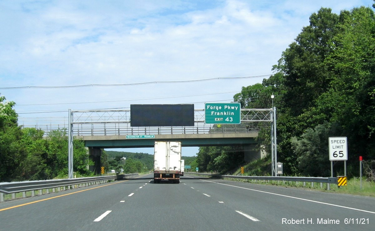 Image of overhead auxiliary sign for MA 140 Franklin exit with new milepost based exit number on I-495 North in Franklin, June 2021