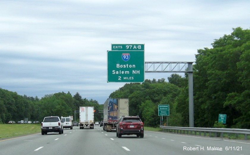 Image of 2 Miles advance overhead sign for I-93 exits with new milepost based exit numbers on I-495 North in Tewksbury, June 2021