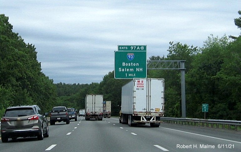 Image of 1 Mile advance overhead sign for I-93 exits with new milepost based exit numbers and yellow Old Exits 40 A-B advisory sign on support on I-495 North in Andover, June 2021
