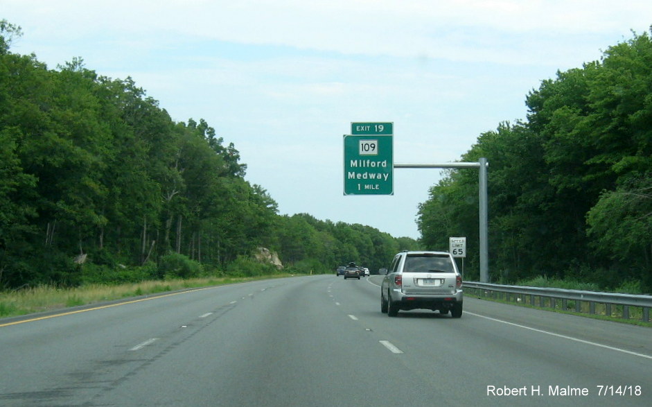 Image of 1-mile advance overhead sign for MA 109 exit on I-495 South in Milford in July 2018 