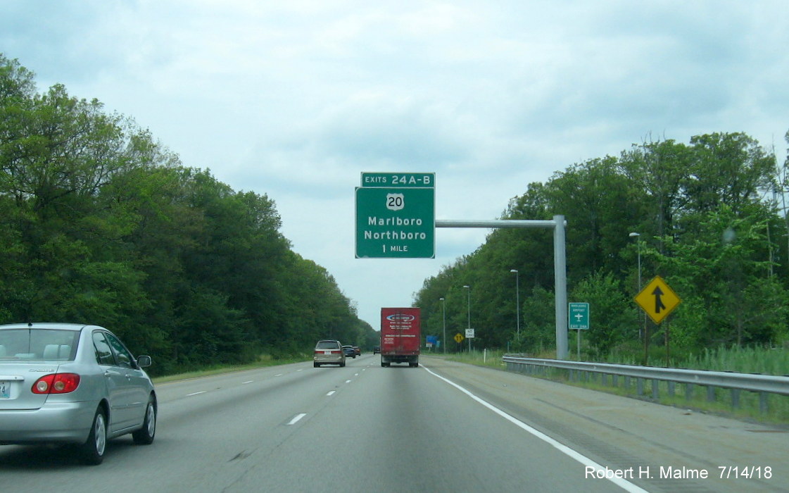 Image of 1-Mile advance sign for US 20 exits on I-495 North in Marlboro