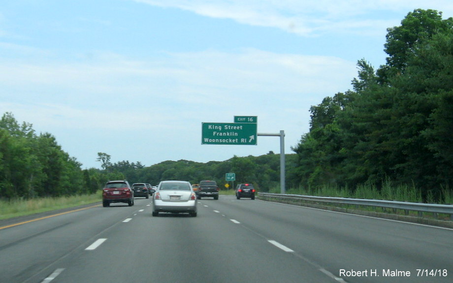 Image of recently placed ramp and gore sign for King Street exit on I-495 South in Franklin in July 2018