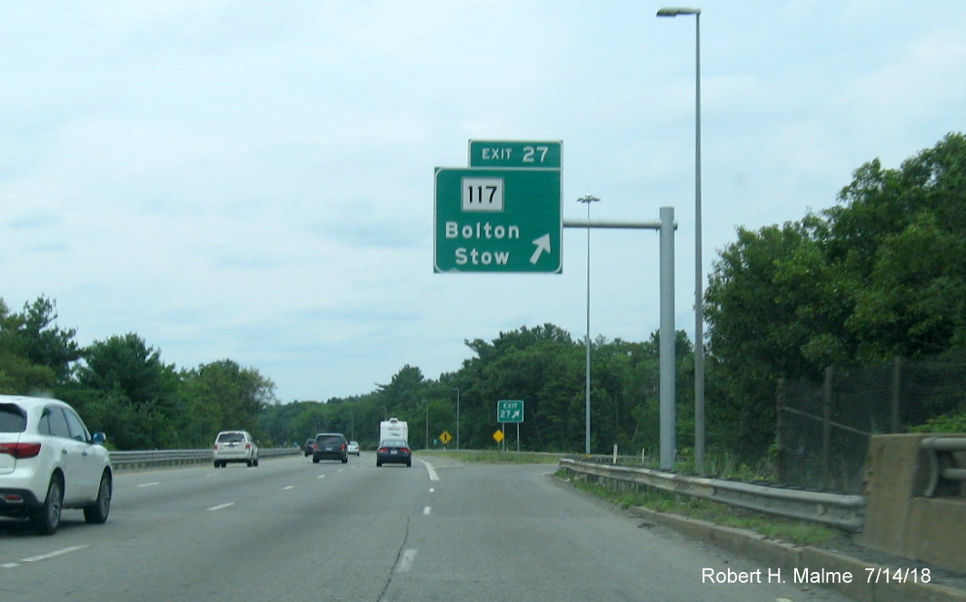Image of recently placed overhead ramp sign for MA 117 exit on I-495 North in Bolton in July 2018