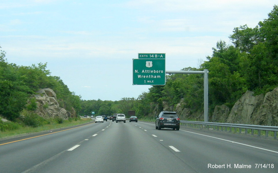 Image of recently placed 1-mile advance overhead sign for US 1 exit on I-495 South in Wrentham in July 2018