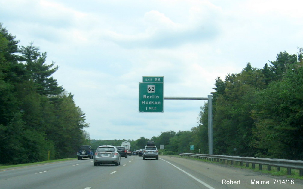 Image of recently installed 1-mile advance overhead sign for MA 62 exit on I-495 South in Hudson