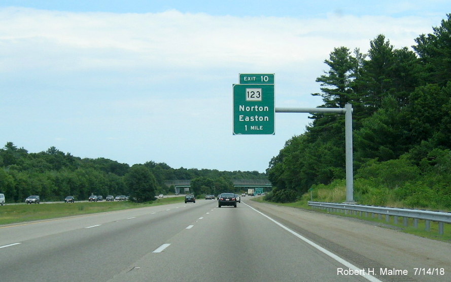 Image of recently placed 1-mile advance overhead sign for MA 123 exit on I-495 South in Norton in July 2018