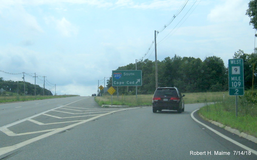 Image of recently placed ground mounted ramp guide sign for I-495 South on MA 9 West in Marlboro in July 2018