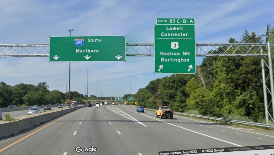 Google Maps Street View image of last new overhead signs installed under sign replacement project for Lowell Connector/US 3 exits on I-495 South in Lowell, August 2022