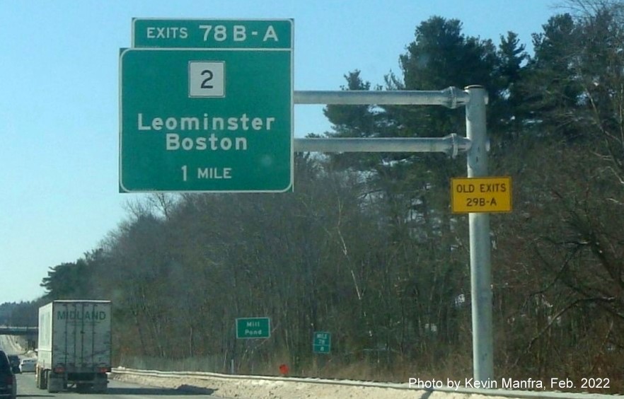 Image of recently placed 1 mile advance overhead sign for MA 2 exits on I-495 South in Littleton, by Kevin Manfra, February 2022
