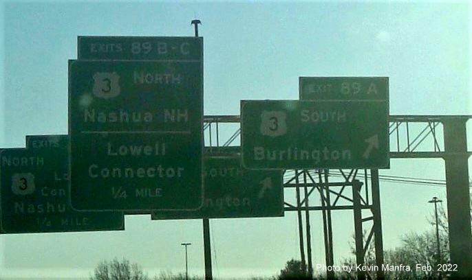 Image of recently placed overhead signs at ramp for US 3/Lowell Connector exits on I-495 North in Chelmsford, by Kevin Manfra, February 2022