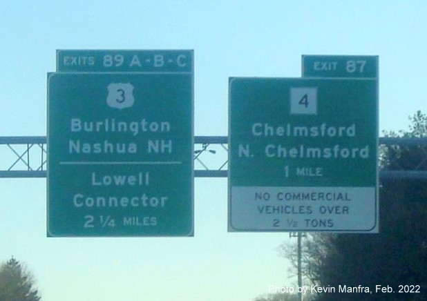 Image of recently placed 1 Mile advance overhead sign for MA 4 exit with white Truck Restriction tab on bottom on I-495 North in Chelmsford, by Kevin Manfra, February 2022