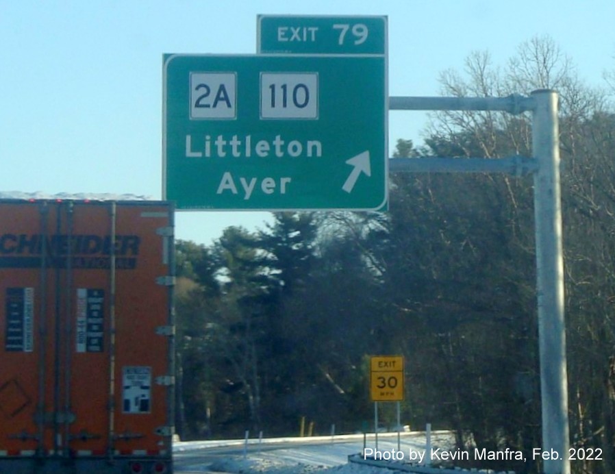 Image of recently placed overhead ramp sign for MA 2A/110 exit on I-495 North in Littleton, by Kevin Manfra, February 2022
