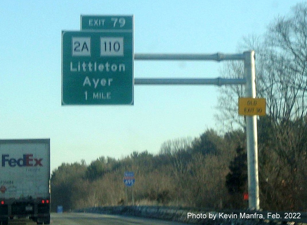 Image of recently placed 1 mile advance overhead sign for MA 2A/110 exit on I-495 North in Littleton, by Kevin Manfra, February 2022