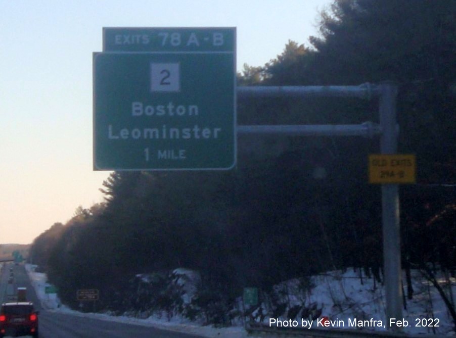 Image of recently placed 1 mile advance overhead sign for MA 2 exits on I-495 North in Littleton, by Kevin Manfra, February 2022