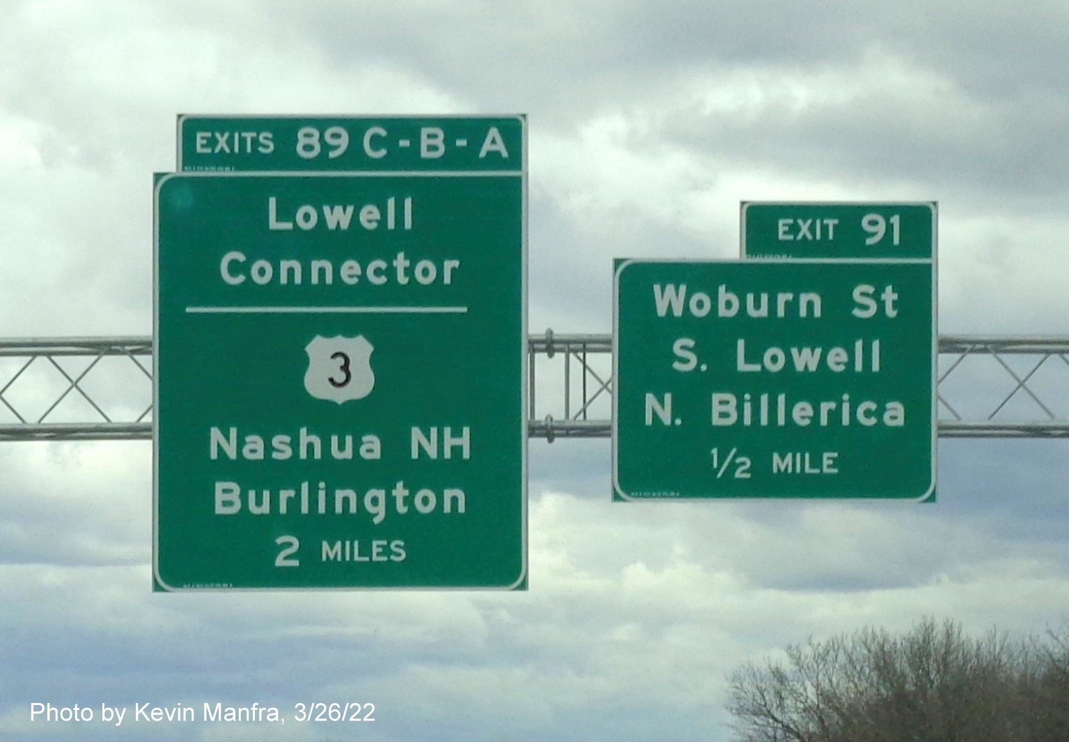 Image of recently placed new 2 miles advance overhead sign for Lowell Connector/US 3 exits and 1/2 mile advance
         for Woburn Street on I-495 South in Chelmsford, by Kevin Manfra, March 2022
