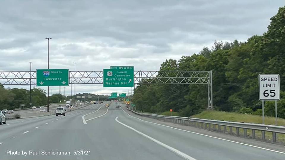 Image of overhead C-D ramp sign for US 3/Lowell Connector exits with new milepost based exit numbers on I-495 North in Chelmsford, by Paul Schlichtman, May 2021