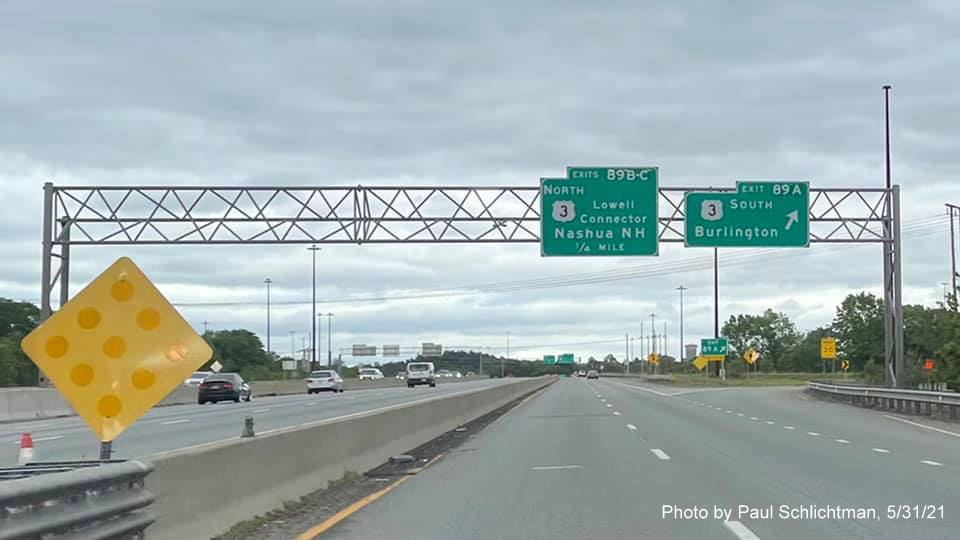 Image of overhead ramp signs for US 3 South and US 3 North/Lowell Connector exits with new milepost based exit numbers on C/D ramp from I-495 North in Chelmsford, by Paul Schlichtman, May 2021