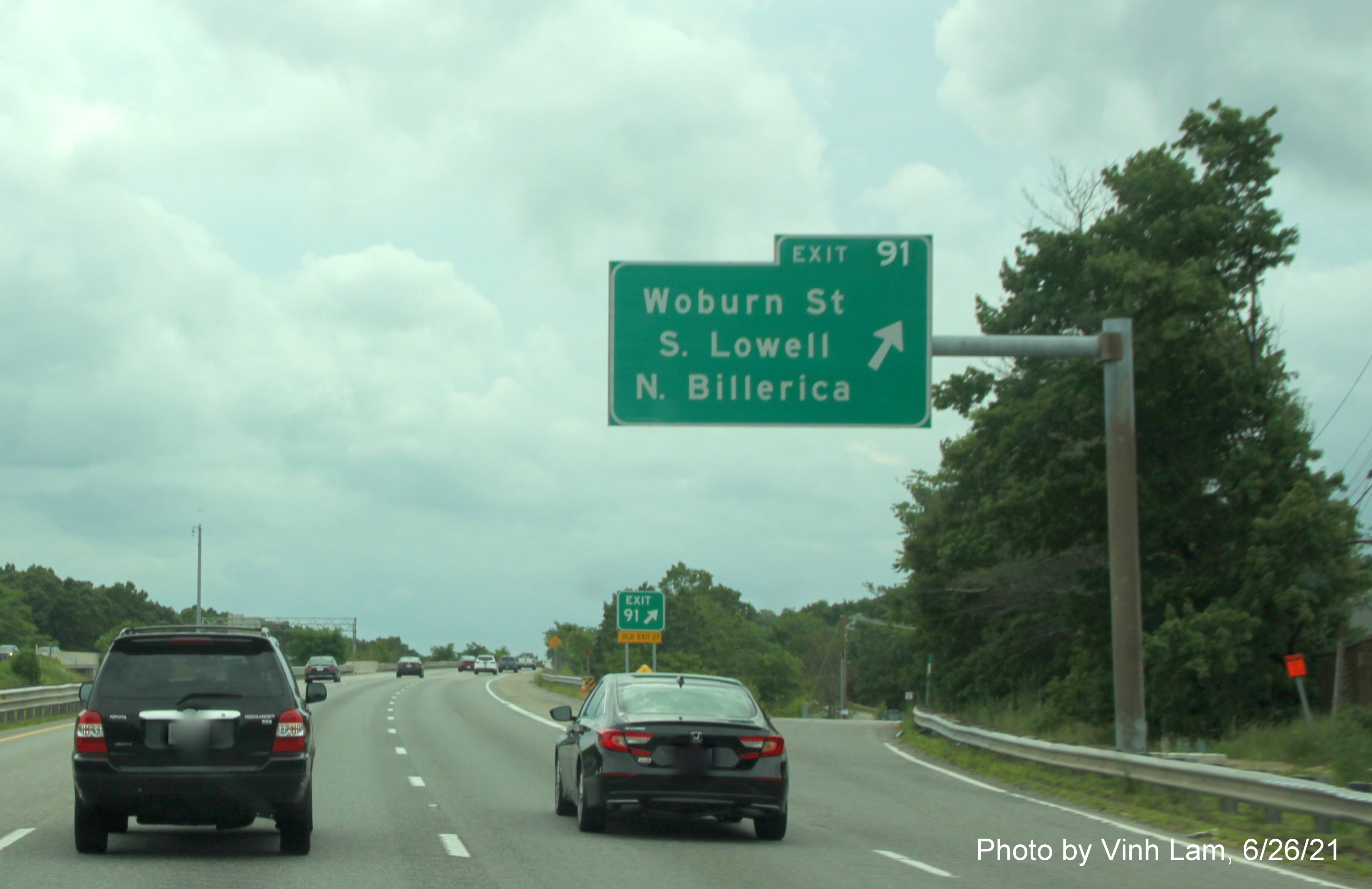 Image of overhead ramp sign for Woburn Street exit with new milepost based exit number on I-495 South in Lowell, by Vinh Lam, June 2021