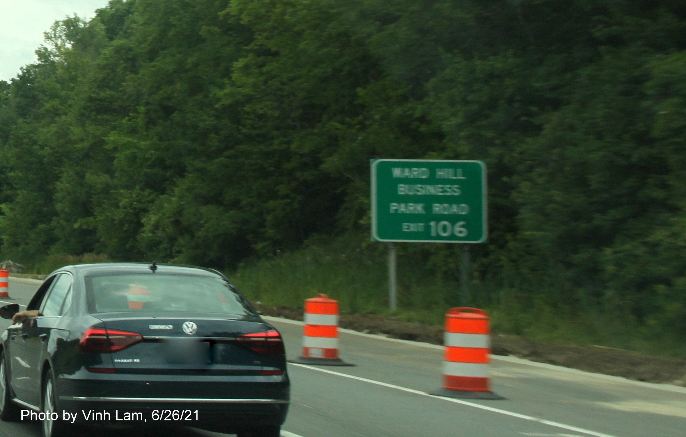 Image of auxiliary sign for MA 125 exit with new milepost based exit number on I-495 South in Haverhill, photo by Vinh Lam, June 2021
