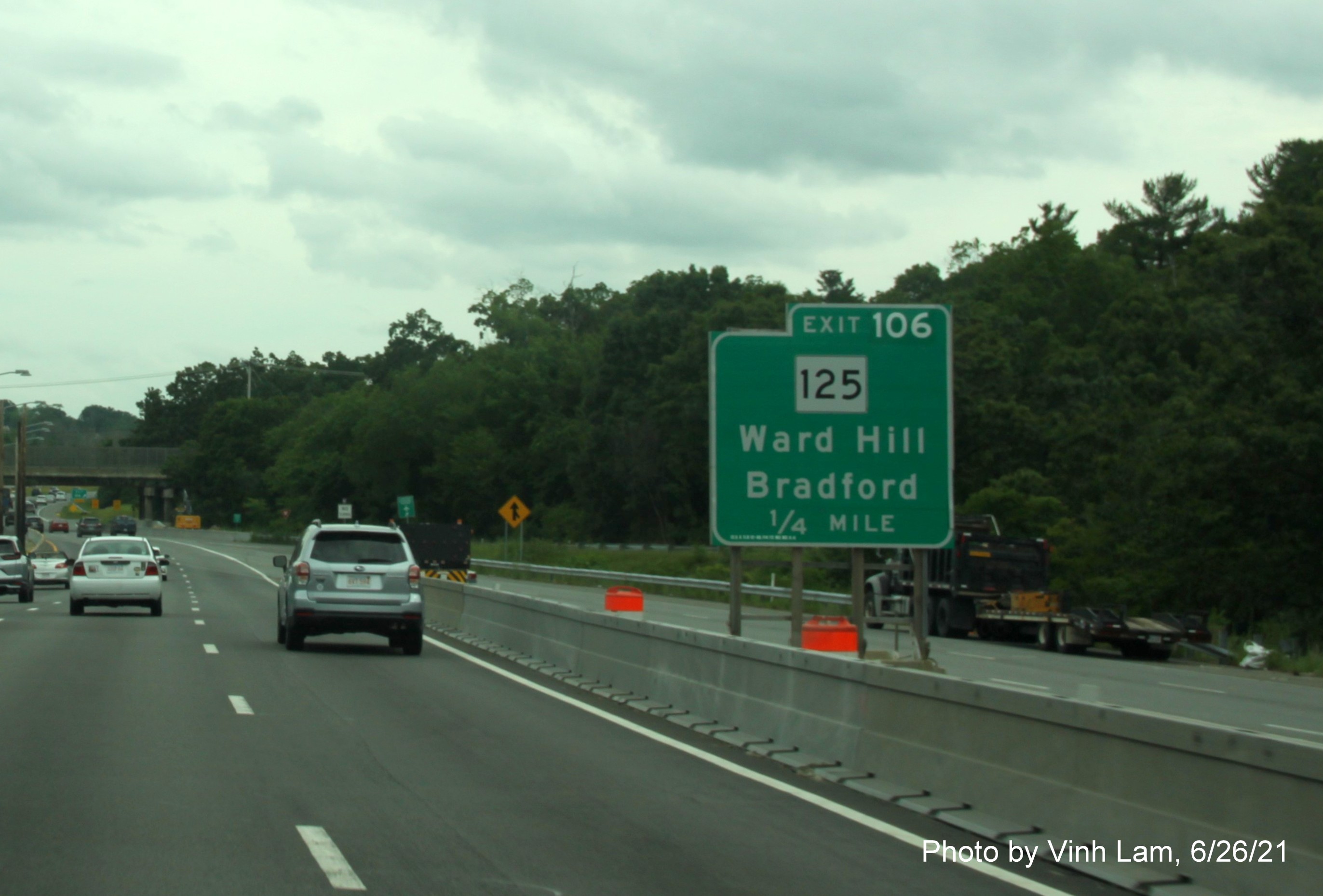 Image of 1/4 Mile advance temporary sign for MA 125 exit with new milepost based exit number on I-495 South in Lawrence, photo by Vinh Lam, June 2021