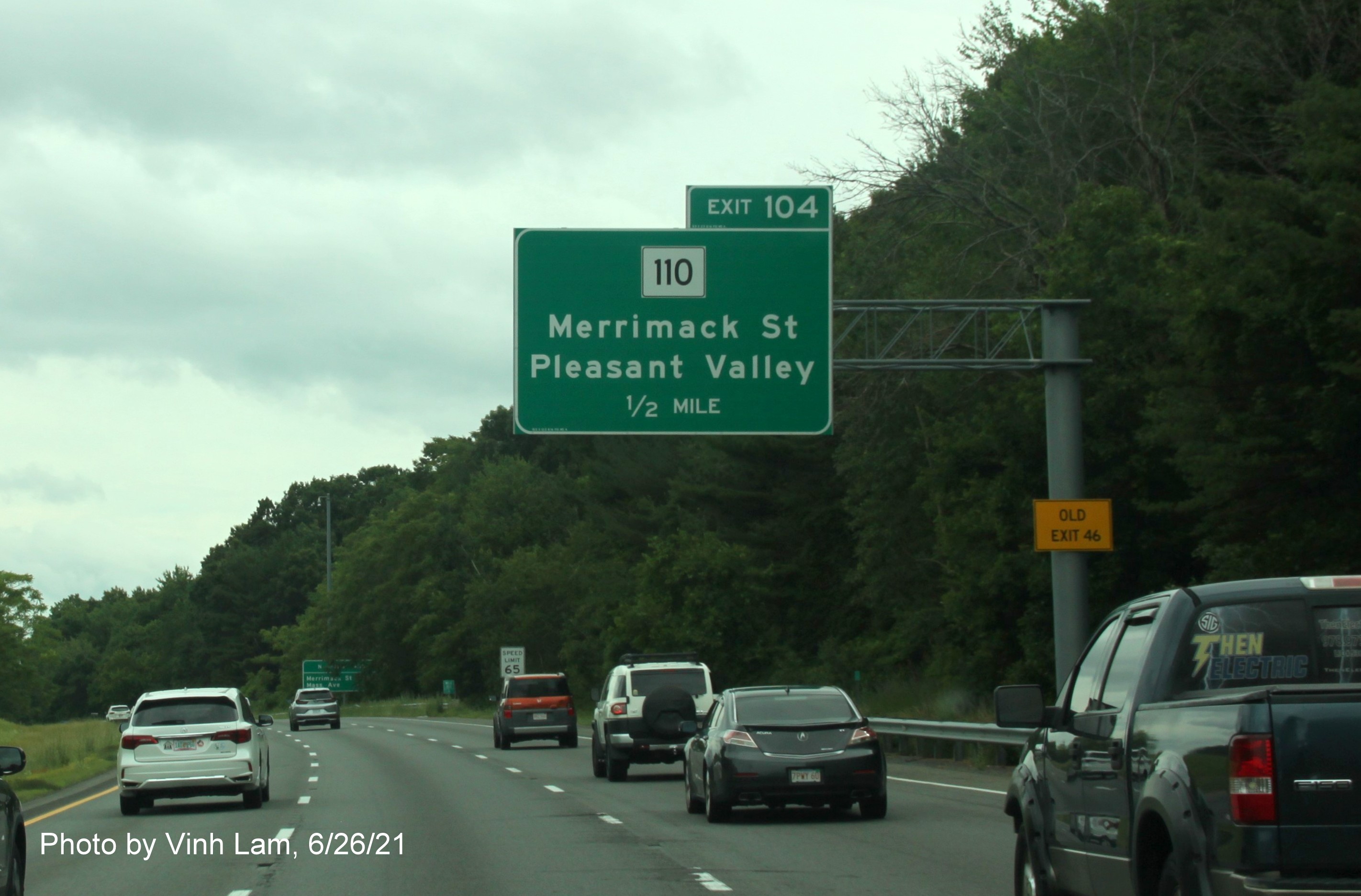 Image of 1/2 mile advance sign for MA 110 exit with new milepost based exit number and yellow Old Exit 46 advisory sign on support on I-495 South in Lawrence, photo by Vinh Lam, June 2021