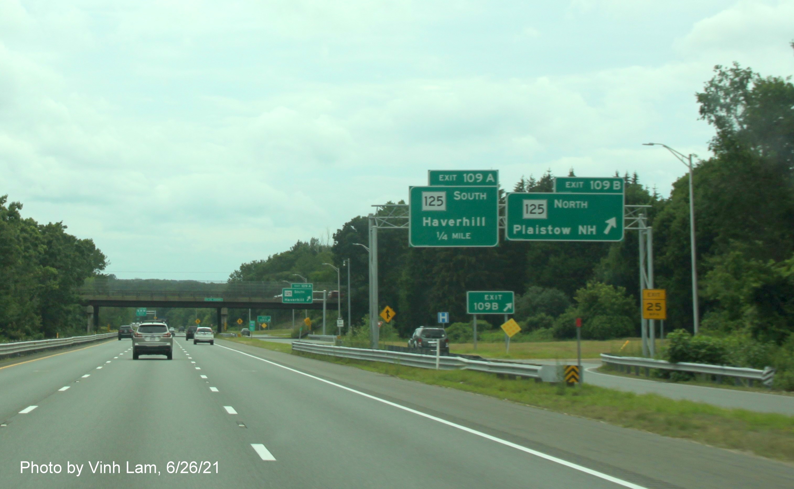 Image of overhead signage on C/D lanes for MA 125 North exit with new milepost based exit numbers seen from I-495 South in Haverhill, photo by Vinh Lam, June 2021