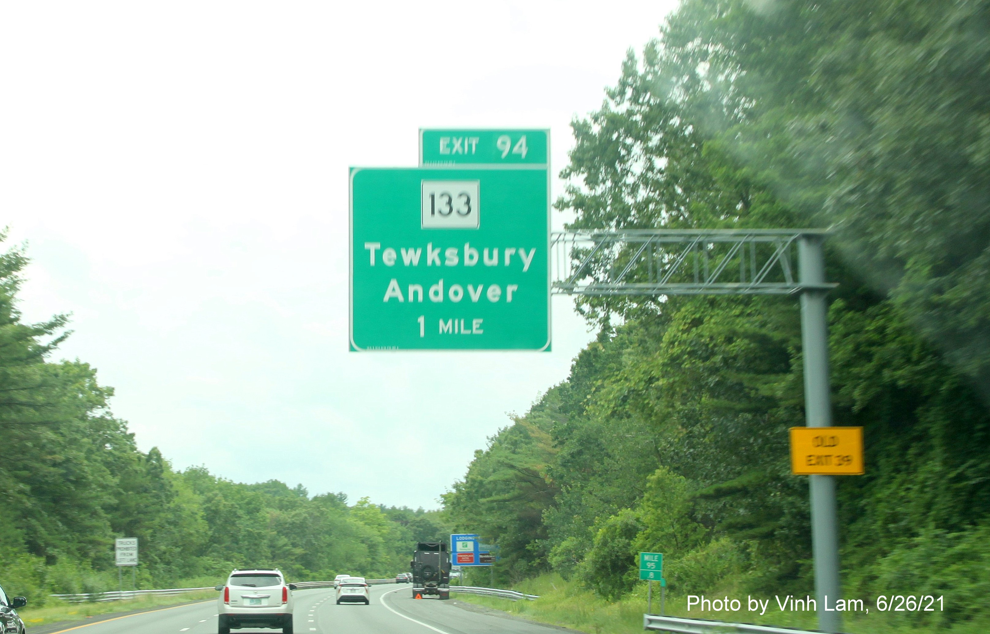 Image of 1 mile advance overhead sign for MA 133 exit with new milepost based exit number and yellow Old Exit 39 advisory sign on support on I-495 South in Andover, by Vinh Lam, June 2021