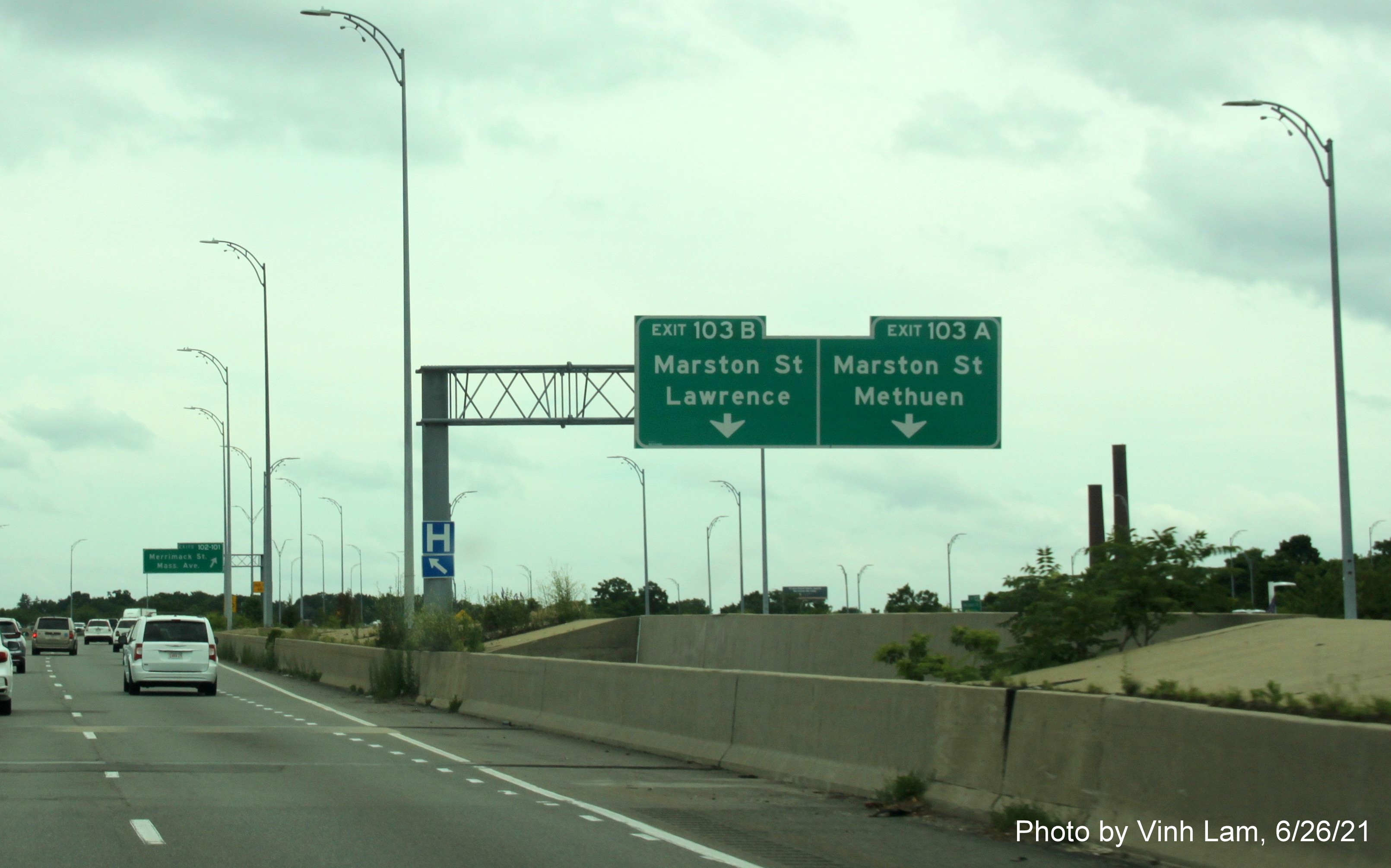Image of overhead ramp signs for Merrimack Street and Mass. Avenue exits with new milepost based exit numbers on C/D ramp from I-495 South in Lawrence, photo by Vinh Lam, June 2021
