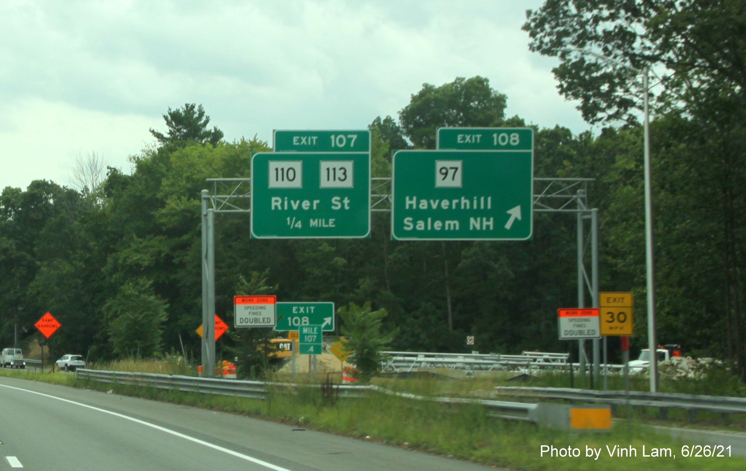 Image of overhead signage on C/D lanes at MA 97 exit with new milepost based exit numbers as seen from I-495 South in Haverhill, photo by Vinh Lam, June 2021
