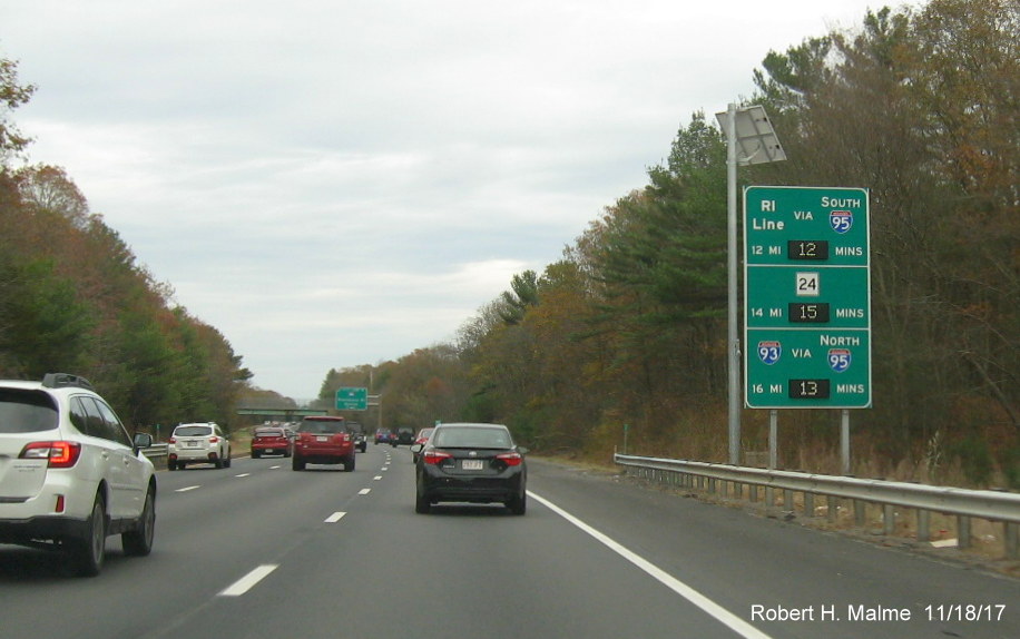 Image of activated Real Time Traffic sign on I-495 South in Foxboro